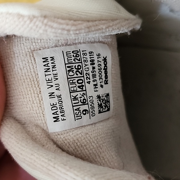 *SOLD* 9 Reebok Tennis Platform - Picture 3 of 5